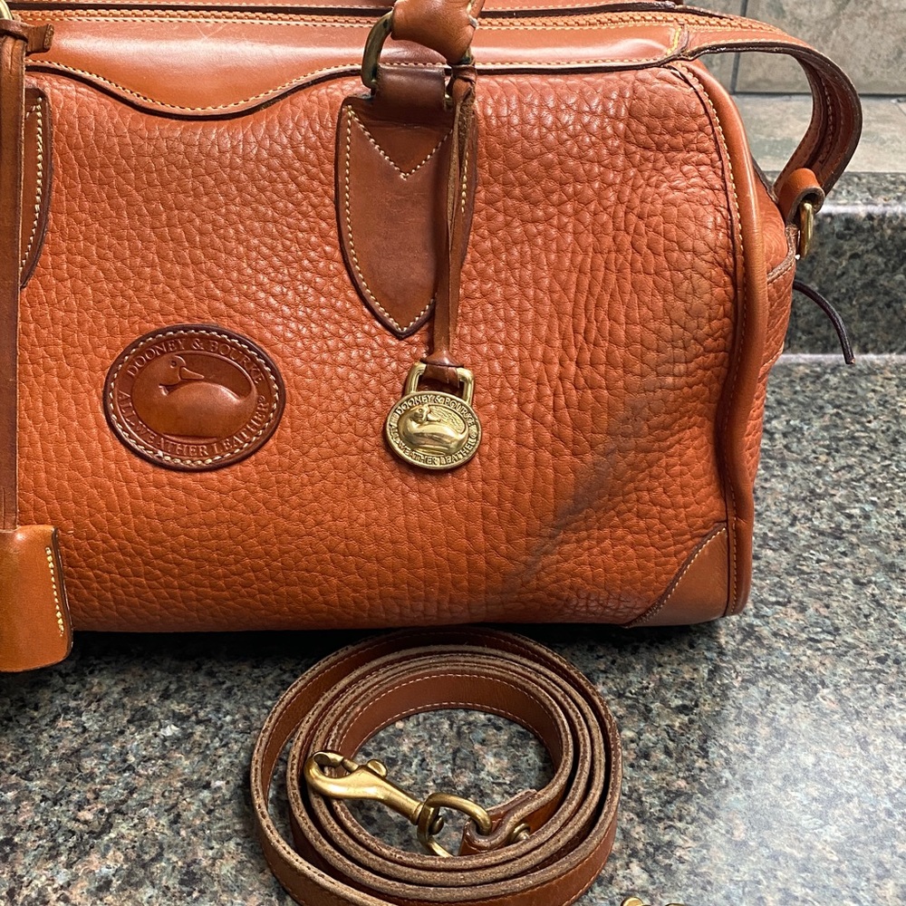 Dooney & Bourke AWL British Tan Gladstone, lock, keys, hangtag, strap USA 🇺🇸 - Picture 4 of 16